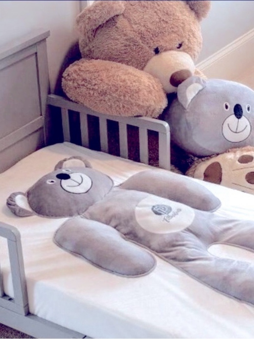 Crib/Toddler Bed Fitted Pillow Sheet Bear Hugs - White & Brown